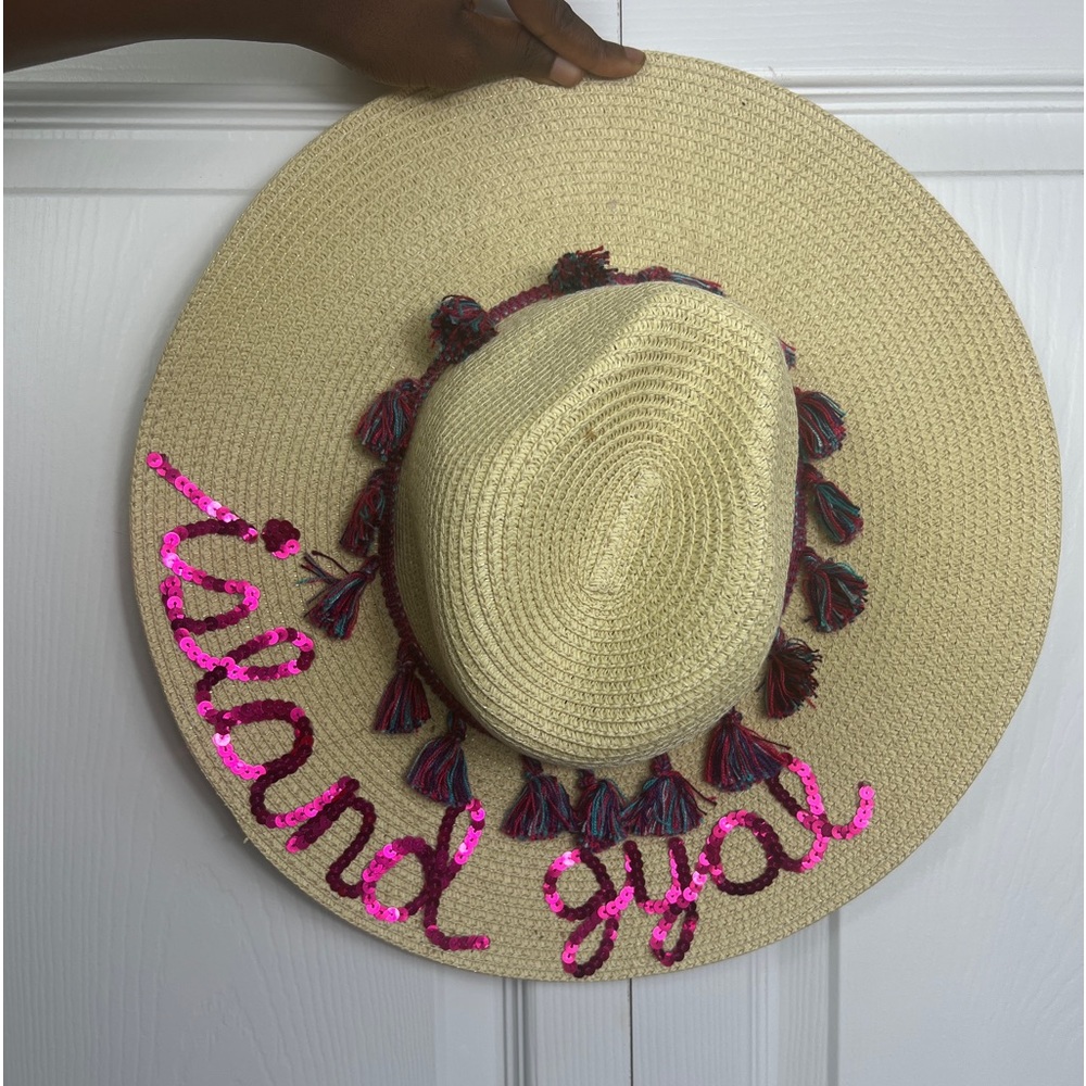 Island Gyal beach straw hat with tassels